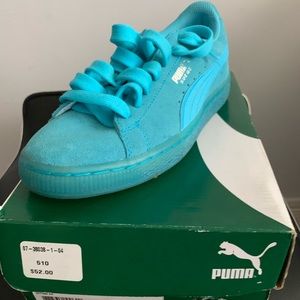 Turquoise Pumas